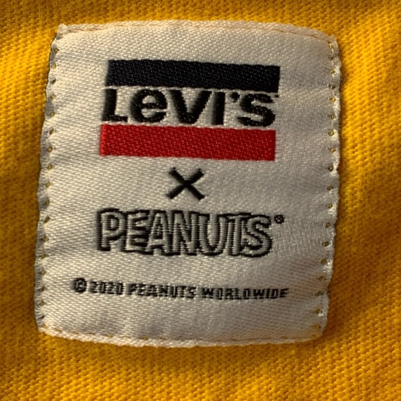 NWT Peanuts x Levi’s soccer theme tee size smalll - Picture 5 of 11